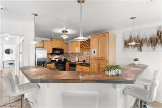 Photo #5: 2779272 Listing