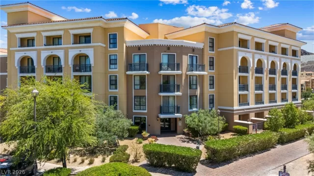 MLS: 2779276 Condo For Sale