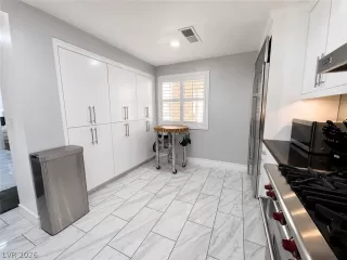 Photo #5: 2779431 Listing 