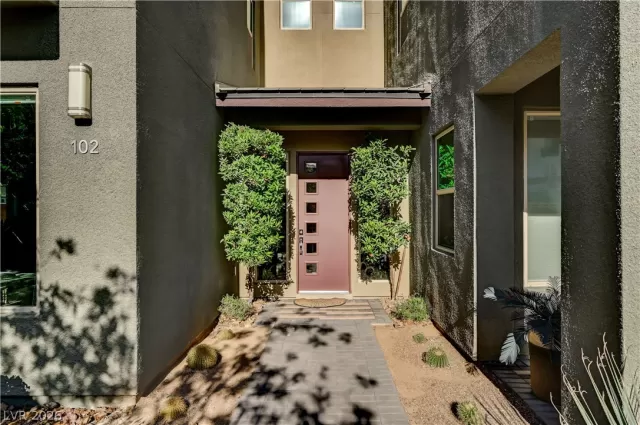 MLS: 2779520 Condo For Sale