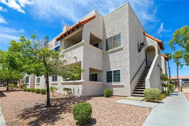 MLS: 2779624 Condo For Sale