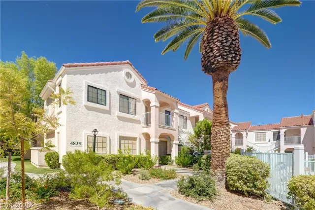 MLS: 2779639 Condo For Sale
