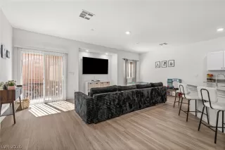 Photo #4: 2779831 Listing
