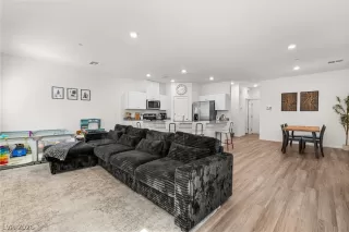 Photo #5: 2779831 Listing