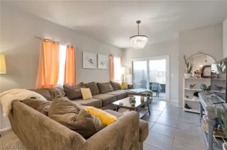Photo #6: 2780850 Listing