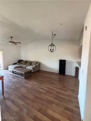 Photo #3: 2780970 Listing