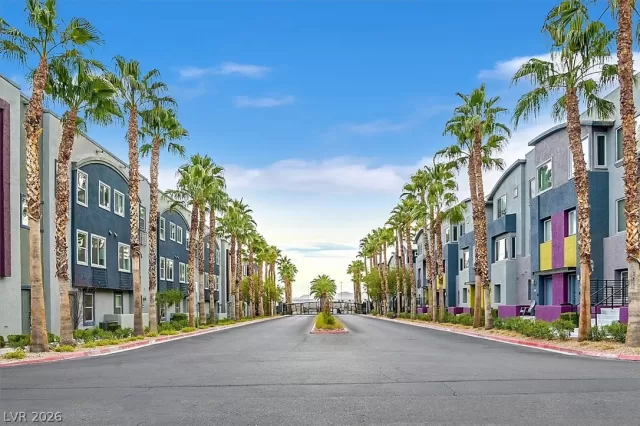 MLS: 2780982 Condo For Sale