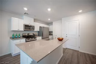 Photo #5: 2781070 Listing 