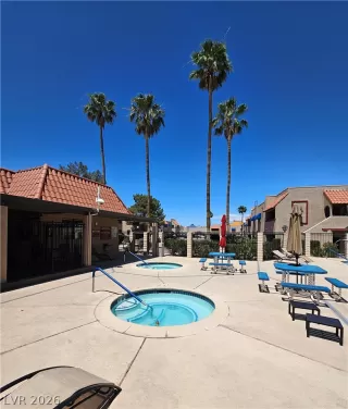 Photo #4: 2781128 Listing