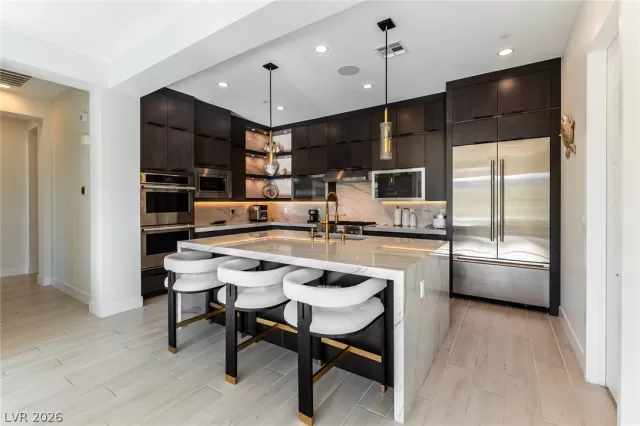 MLS: 2781167 Condo For Sale