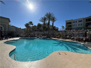 Photo #3: 2781210 Listing