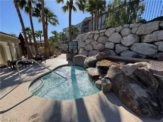 Photo #4: 2781210 Listing
