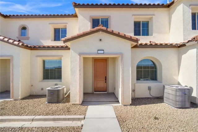 MLS: 2781283 Condo For Sale