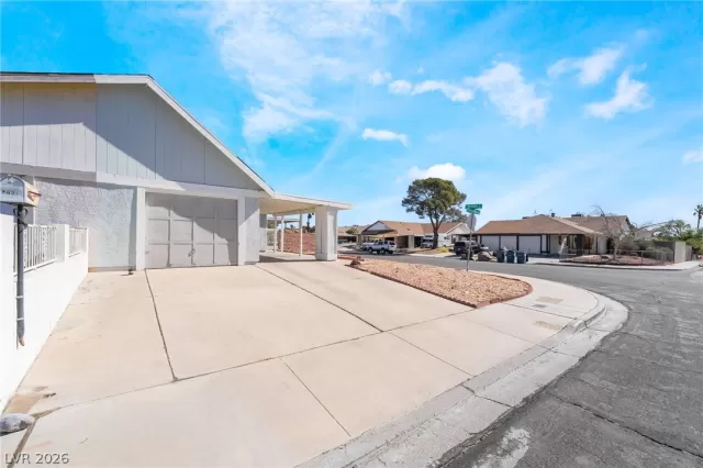 MLS: 2781399 Condo For Sale