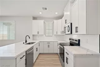Photo #3: 2781416 Listing 