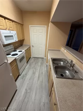 Photo #4: 2781461 Listing 