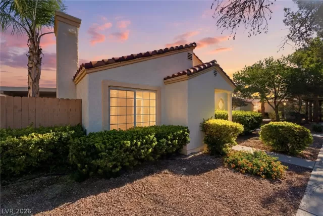 MLS: 2781548 Condo For Sale