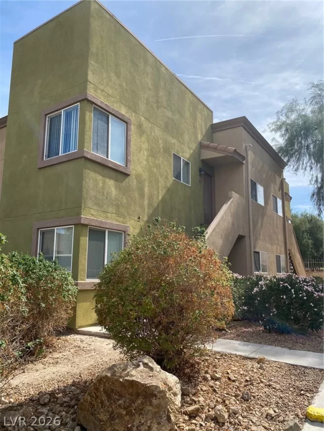 MLS: 2781554 Condo For Sale