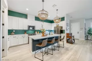 Photo #5: 2781569 Listing
