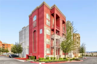 Browse active condo listings in MANHATTAN