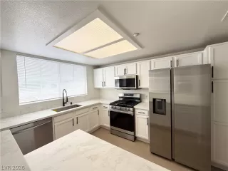 Photo #5: 2781627 Listing