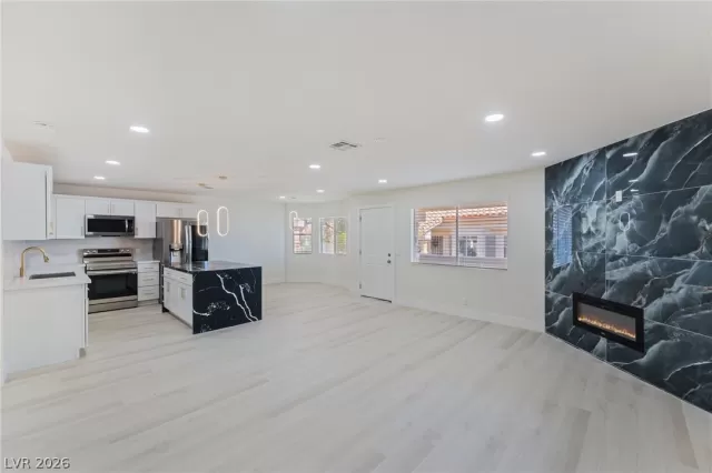 MLS: 2781637 Condo For Sale