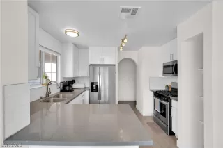 Photo #4: 2781660 Listing 