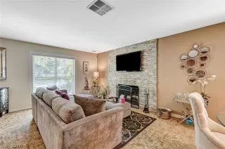 Photo #5: 2781697 Listing