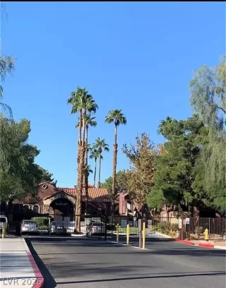 Photo #2: 2781755 Listing