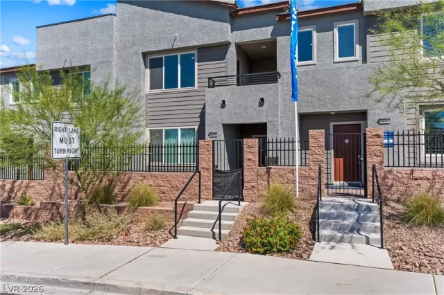MLS: 2781788 Condo For Sale
