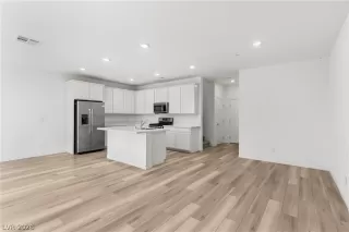 Photo #5: 2781788 Listing