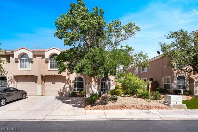 MLS: 2781825 Condo For Sale