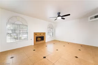 Photo #4: 2781825 Listing