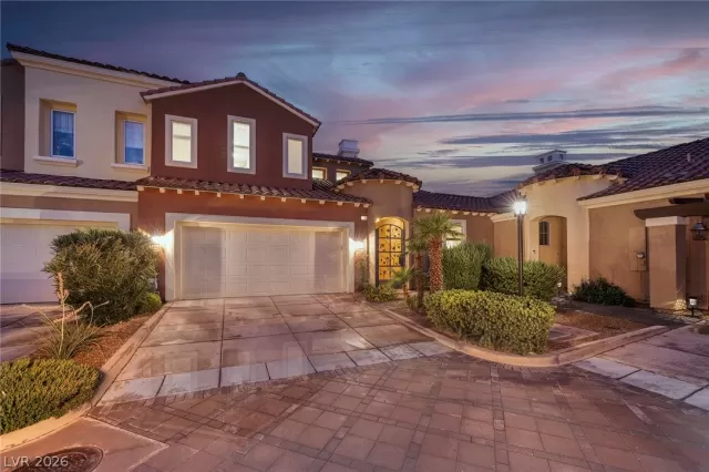 MLS: 2781888 Condo For Sale