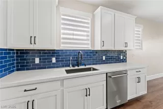Photo #5: 2781889 Listing