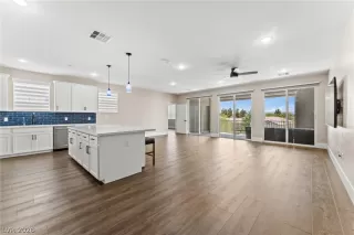 Photo #6: 2781889 Listing