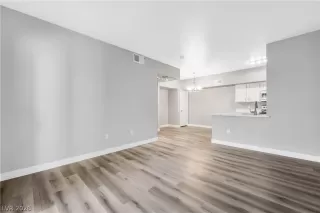 Photo #6: 2781899 Listing