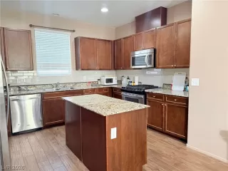 Photo #4: 2782023 Listing