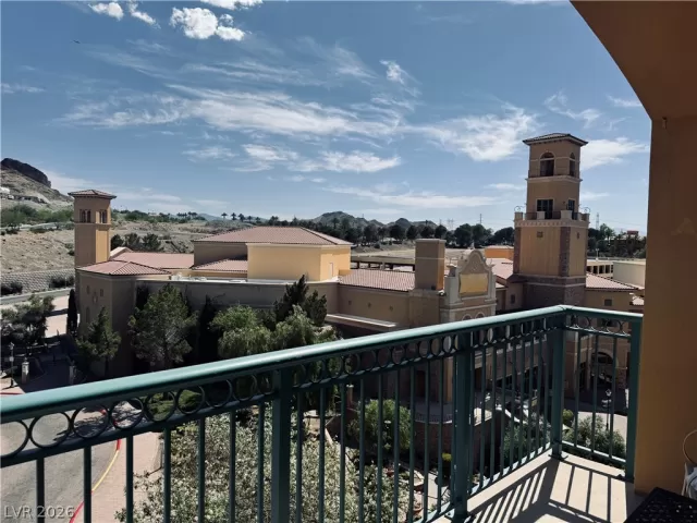 MLS: 2782393 Condo For Sale