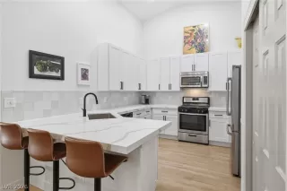 Photo #5: 2782430 Listing