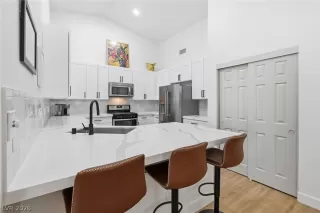 Photo #6: 2782430 Listing