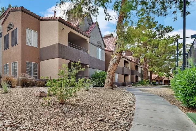 MLS: 2782521 Condo For Sale