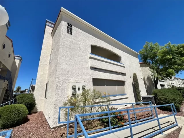 MLS: 2782530 Condo For Sale