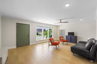 Photo #3: 2782606 Listing