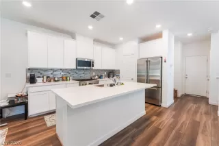 Photo #6: 2782820 Listing