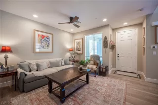 Photo #5: 2782909 Listing
