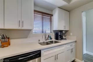 Photo #5: 2782916 Listing 