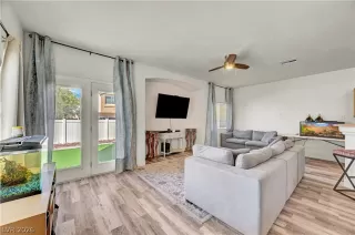 Photo #4: 2782945 Listing