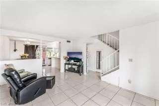 Photo #6: 2783034 Listing