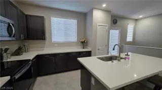 Photo #3: 2783507 Listing 